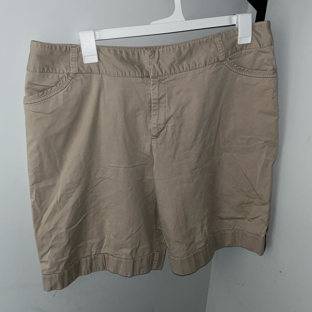 Plus size tan kaki shorts